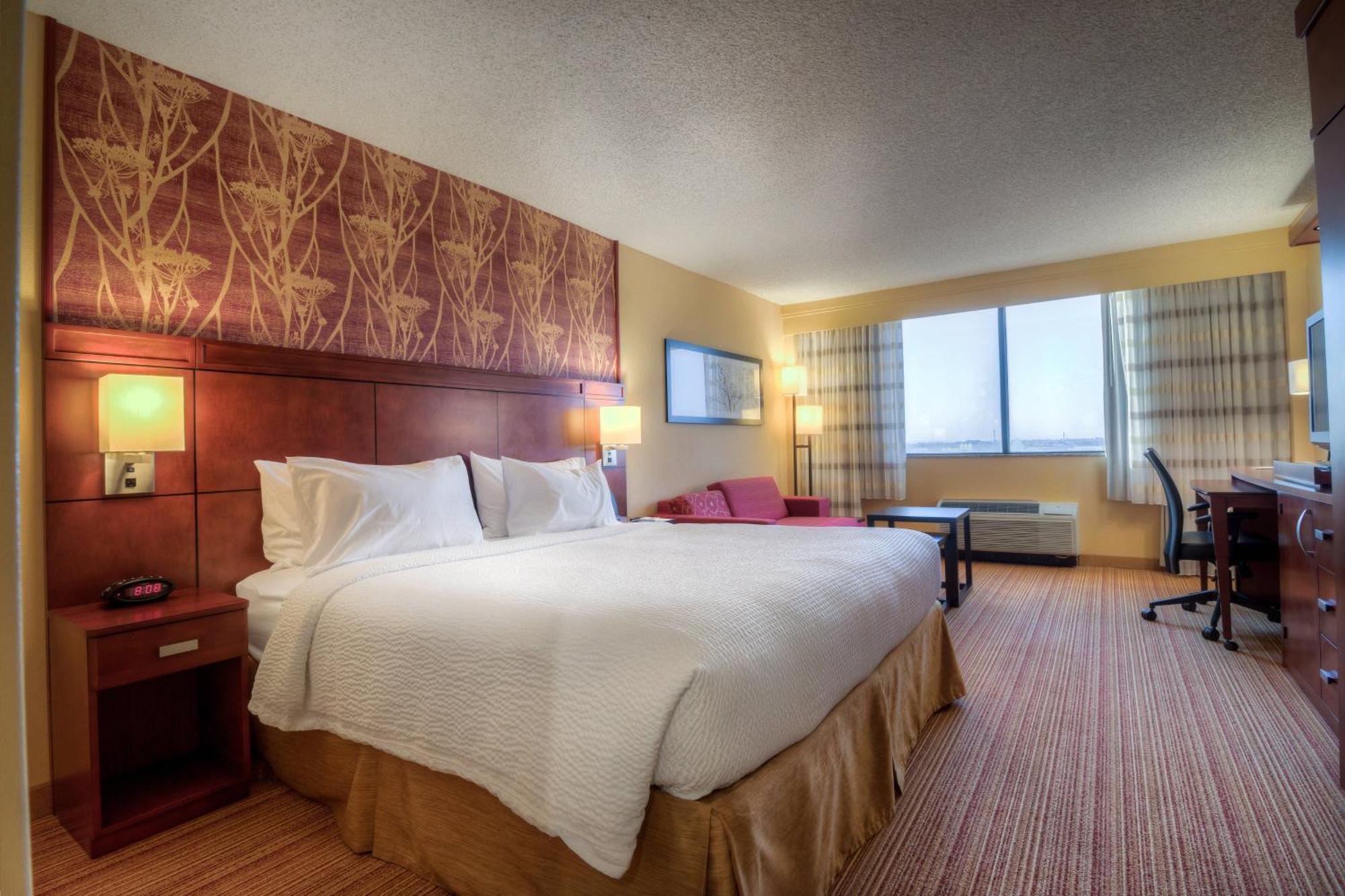 คอร์ตยาร์ด คิลลีน Hotel ภายนอก รูปภาพ