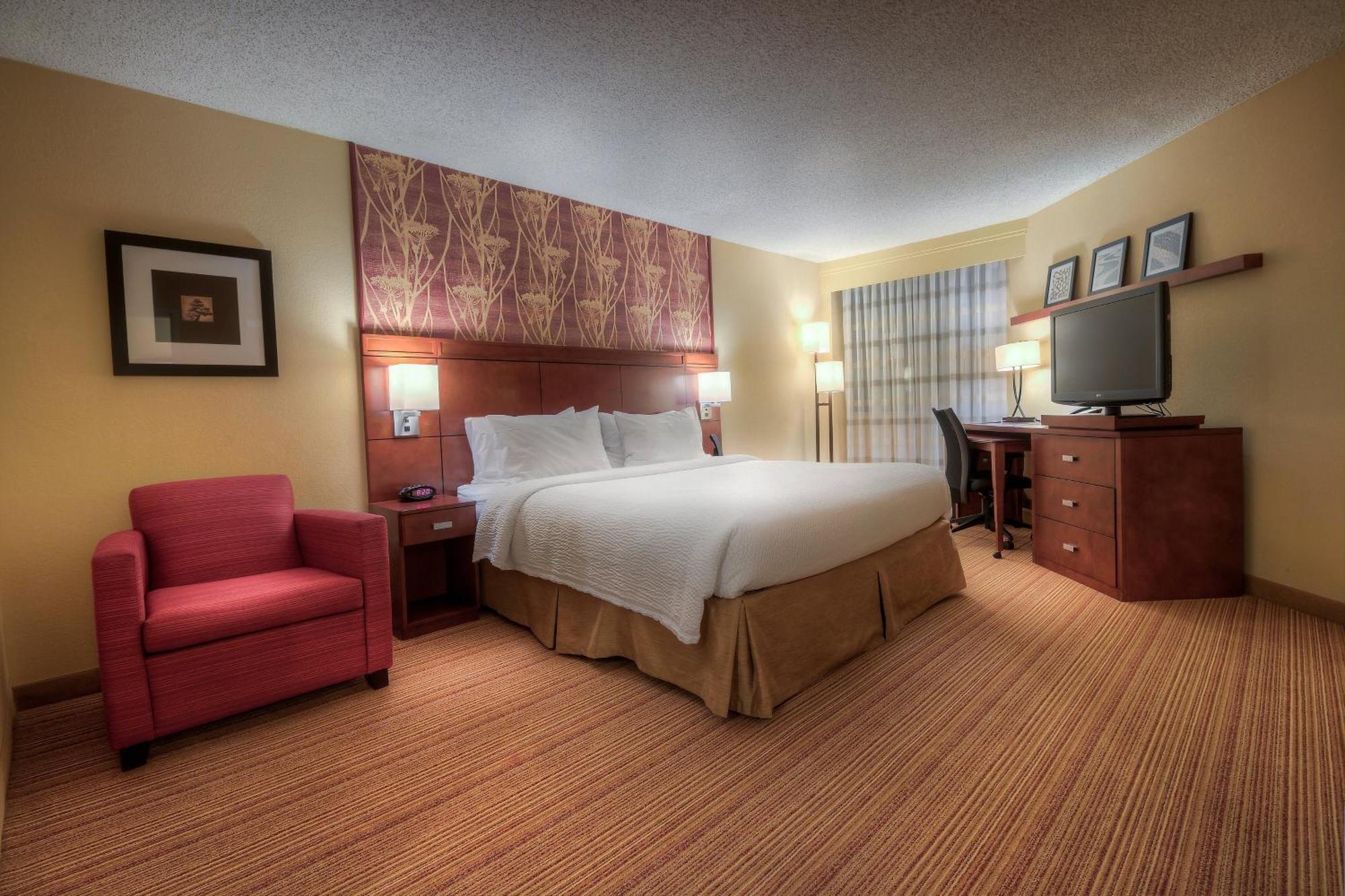 คอร์ตยาร์ด คิลลีน Hotel ภายนอก รูปภาพ